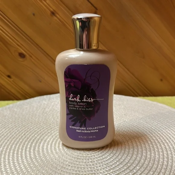 Bath & Body Works Vintage Dark Kiss Body Lotion - Picture 9 of 9